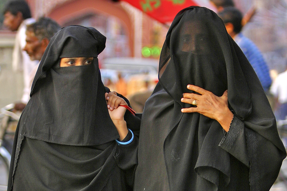 Alfredo Miguel Romero MUJERES ISLÁMICA El burka o hijab