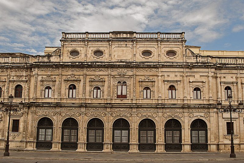 Fachada a plaza de San Francisco del edificio del Ayuntamiento de Sevilla.