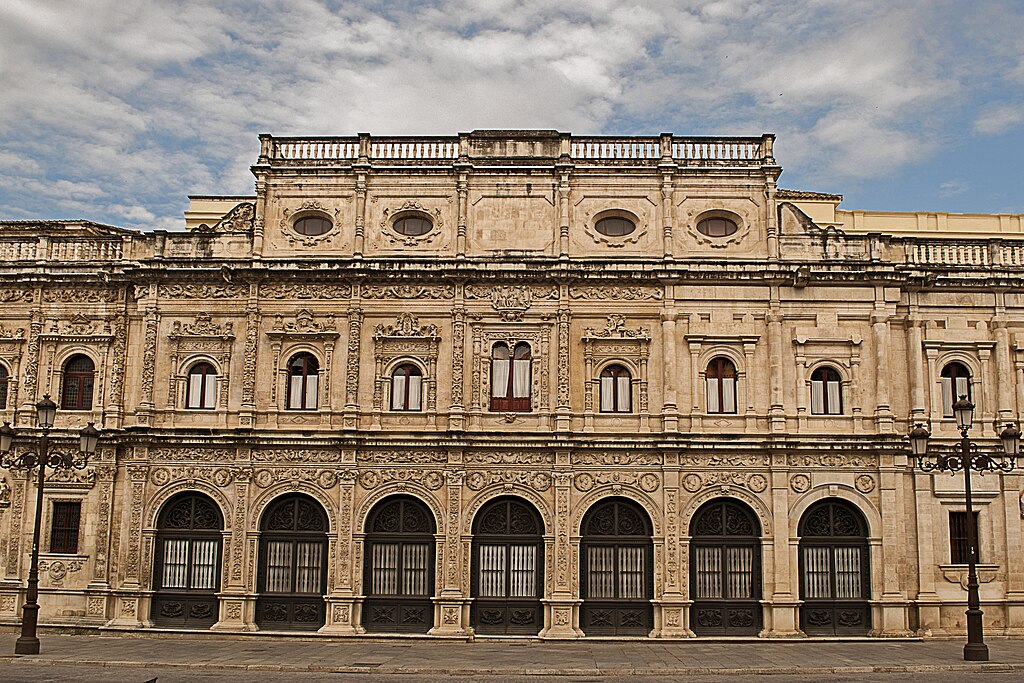 Fachada a plaza de San Francisco del edificio del Ayuntamiento de Sevilla.