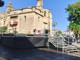 Escenario para la misa de Santiago en Jerez, denunciado por la plataforma laicista.