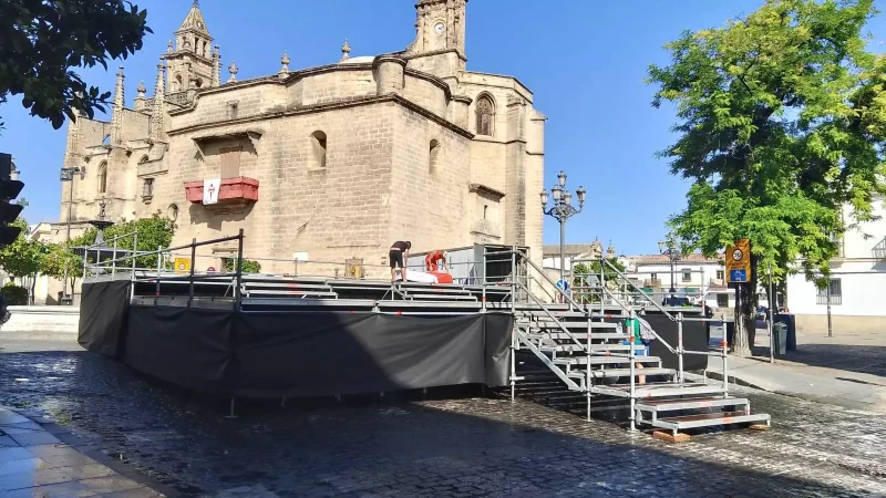 Escenario para la misa de Santiago en Jerez, denunciado por la plataforma laicista.
