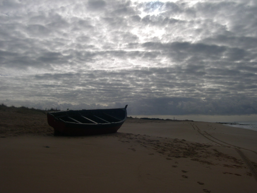 Patera en la playa de Zahora