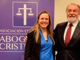 Polonia Castellanos, con el exministro del PP Jaime Mayor Oreja, en un acto de Abogados Cristianos contra el aborto.Abogados Cristianos