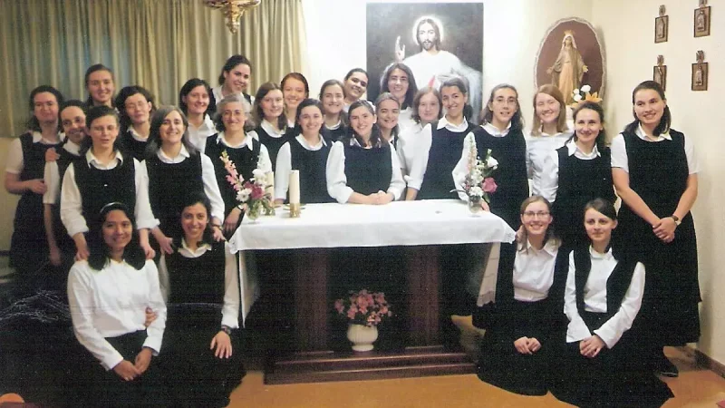Miembros de las Hijas del Amor Misericordioso