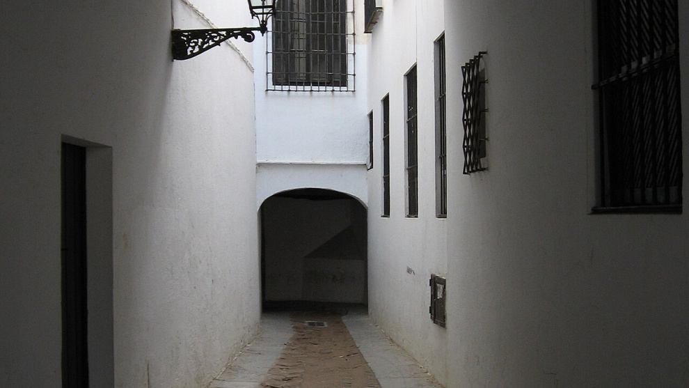 Pasaje entre el Patio de Banderas del Alcázar y la calle Judería, en Sevilla.Lordferguson / Wikipedia